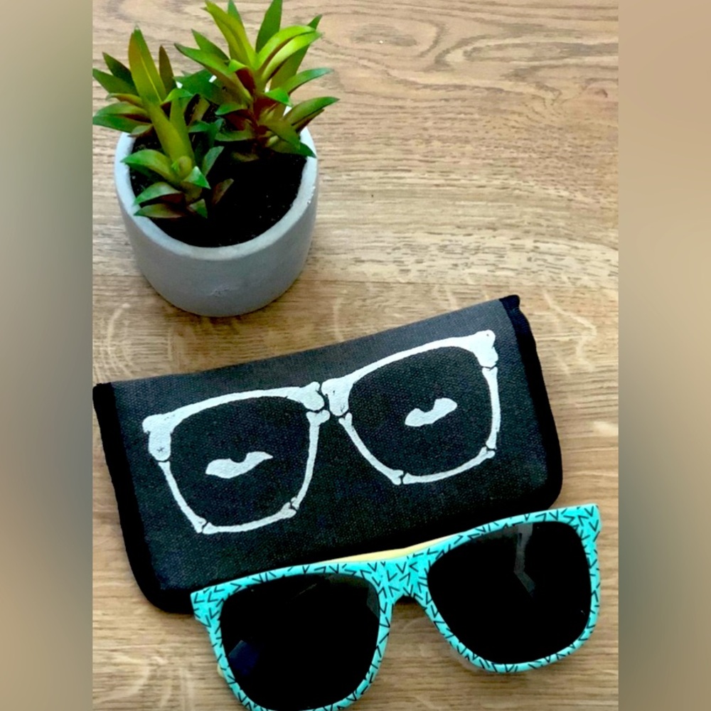 VINTAGE & AWESOME (CRAP EYEWEAR) SUNGLASSES.. #MUSTHAVE  🤩💚🧡💜💙 - Picture 2 of 9